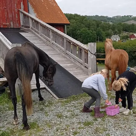 Small Farm In Bjorheimsbygd, 30 Min From Preikestolen Holiday home Jorpeland